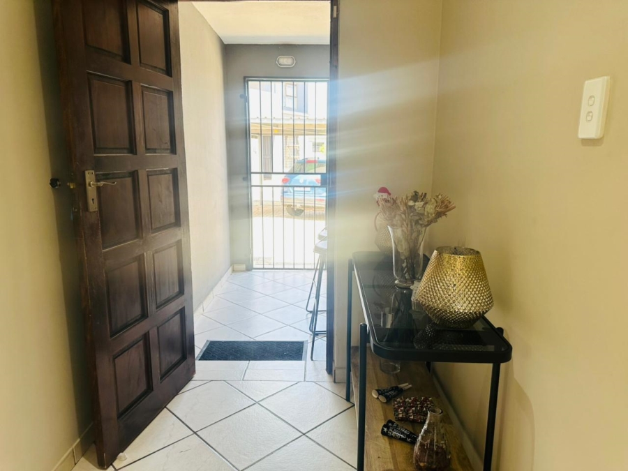 3 Bedroom Property for Sale in Gateway Manor North West